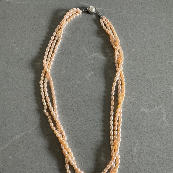 Necklace of soft pink baby cultured pearls - Picture 2 of 4